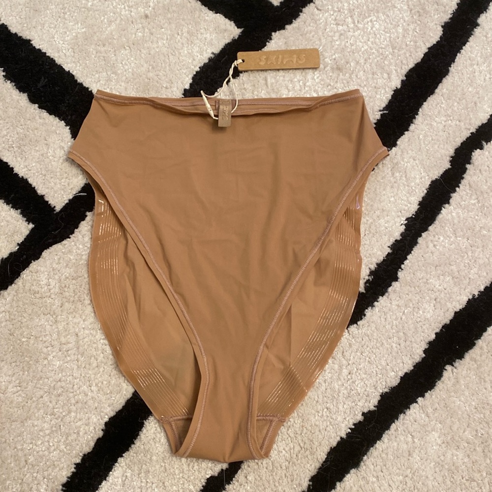 NWT! SKIMS High-Waisted Panty